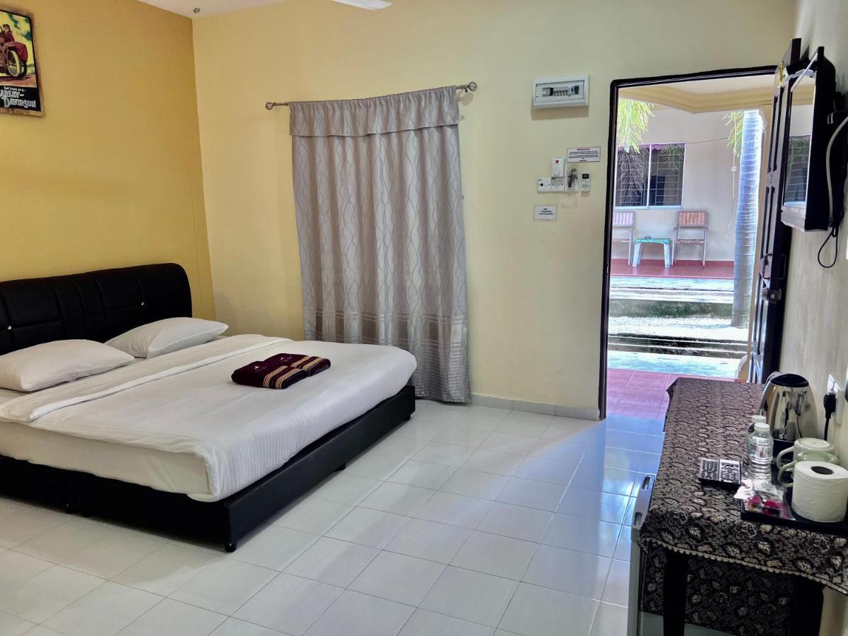 Dhania Cenang Beach Resort Pantai Cenang  Bagian luar foto