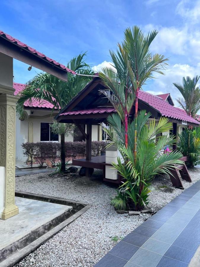 Dhania Cenang Beach Resort Pantai Cenang  Bagian luar foto