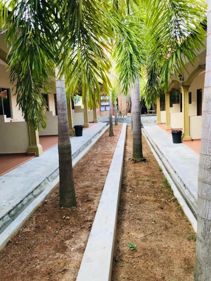 Dhania Cenang Beach Resort Pantai Cenang  Bagian luar foto