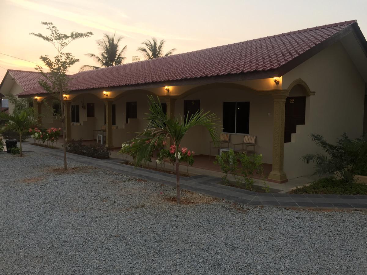Dhania Cenang Beach Resort Pantai Cenang  Bagian luar foto