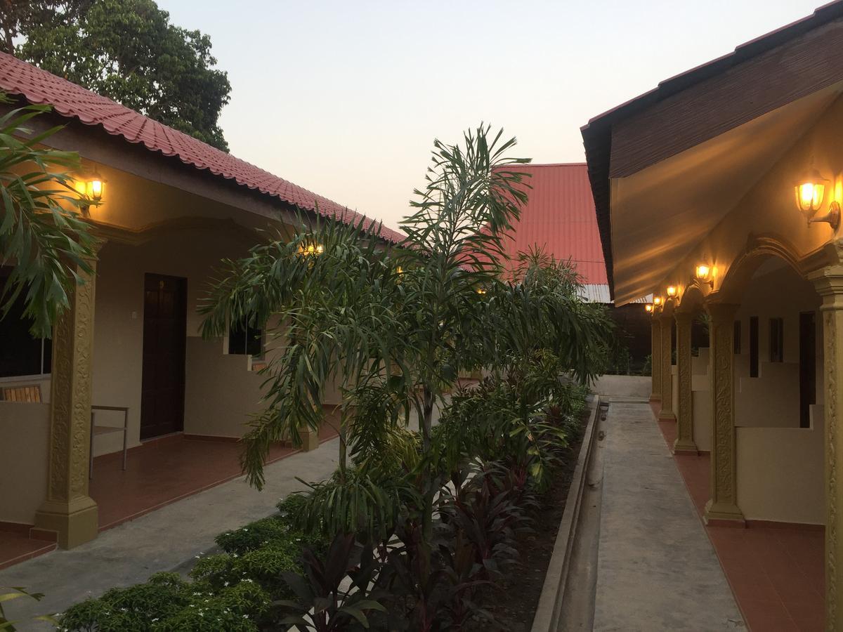 Dhania Cenang Beach Resort Pantai Cenang  Bagian luar foto