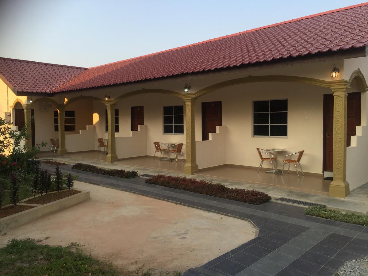 Dhania Cenang Beach Resort Pantai Cenang  Bagian luar foto