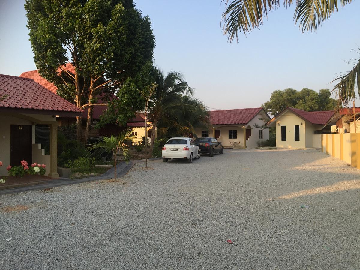 Dhania Cenang Beach Resort Pantai Cenang  Bagian luar foto